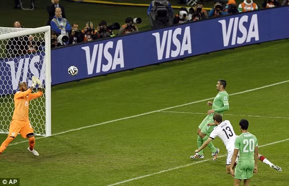 Những phút cuối trận, khung thành tuyển Algeria luôn đặt trong tình trạng báo động.