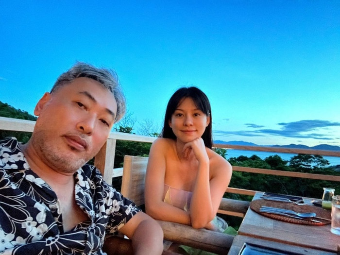 Bùi Lan Hương khoe khoảnh khắc ngọt ngào bên đạo diễn Nguyễn Quang Dũng - Hình 3 Bui Lan Huong khoe khoanh khac ngot ngao ben dao dien Nguyen Quang Dung-Hinh-3