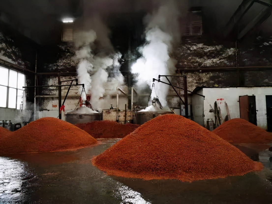 Bi an cua dong song cu troi mua la doi sang mau do nhu mau-Hinh-2