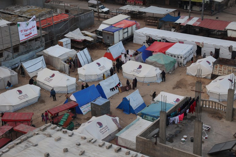  Thủ tướng Israel Benjamin Netanyahu gần đây thông báo Israel đã ấn định ngày tấn công vào Rafah, song không tiết lộ thời gian cụ thể. Một quan chức Israel nói với hãng AP rằng Israel đang mua 40.000 lều để chuẩn bị cho việc sơ tán dân tại thành phố này. (Nguồn ảnh: AJ) 