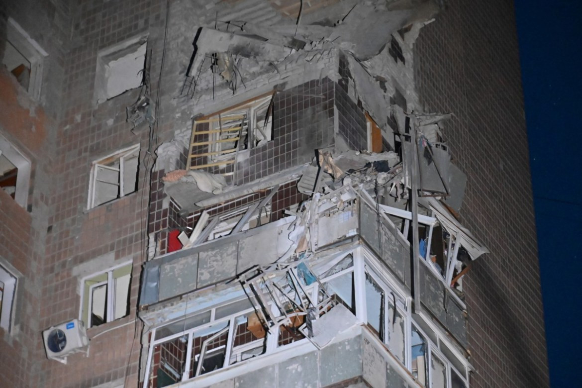  Thị trưởng thành phố Kharkov Ihor Terekhov nói rằng 3 nhân viên cứu hộ nằm trong số những người thiệt mạng khi Nga tấn công một tòa nhà tại quân đông dân cư ở Kharkov, người còn lại thiệt mạng tại nhà riêng ở thành phố này.