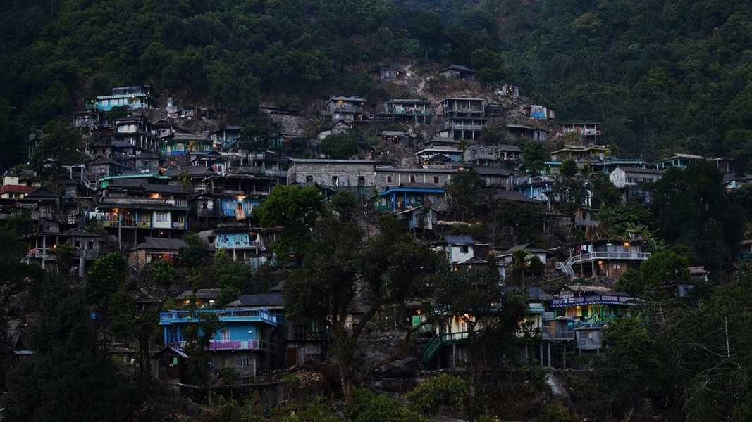 Lượng mưa kỷ lục ở Mawsynram là 1.003 mm trong tháng 6/2022, gấp đôi lượng mưa London nhận được trong một năm. Theo India Times.