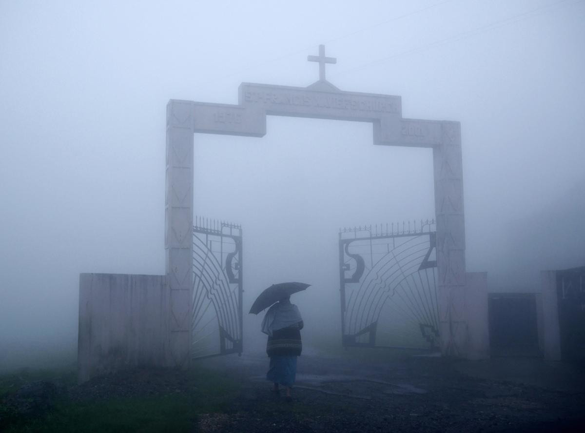 Hàng hóa được chuyển đến Mawsynram phải bọc kỹ hoặc sấy khô để tránh nước mưa làm ảnh hưởng. Theo India Times.