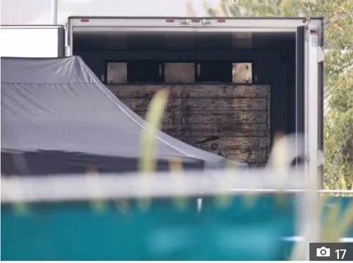 Kinh hai hinh anh khi mo container chua 39 thi the, nghi co co gai Viet o Anh