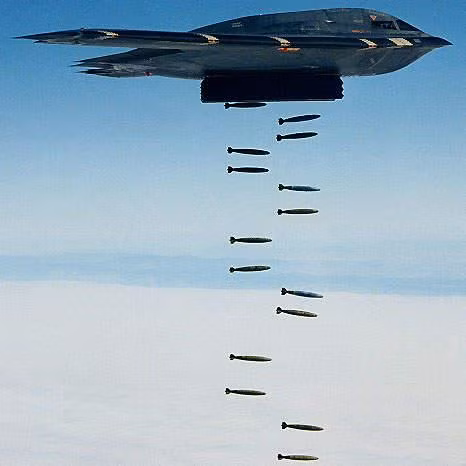 Dinh cao quan su My: B-2 Spirit khi mang 80 bom GBU-38 huy diet