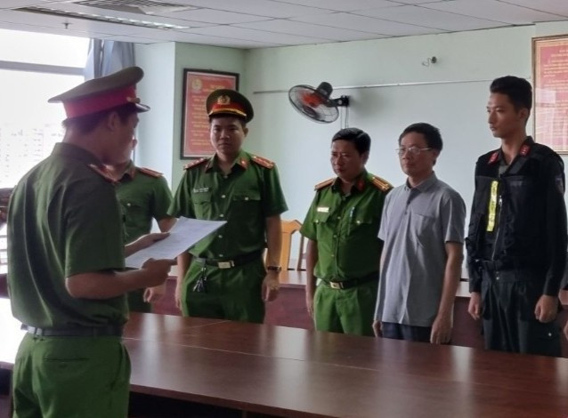 Nguyen Cuc truong Cuc Dang kiem Tran Ky Hinh bi khoi to