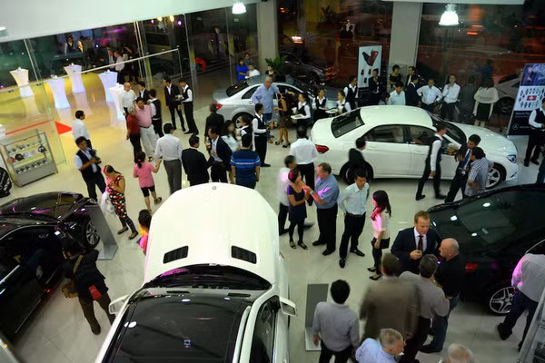 Với tổng diện tích 1.200 m2, Vietnam Star Nha Trang sở hữu một showroom có thể trưng bày 5 xe