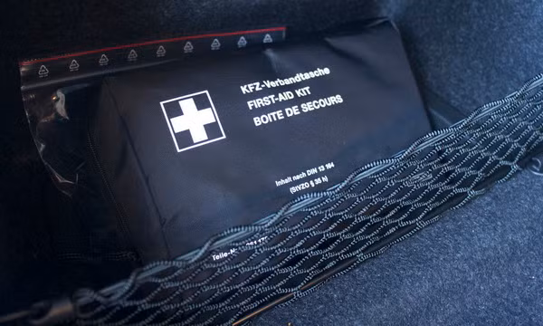 Mang theo hộp đồ cứu thương
