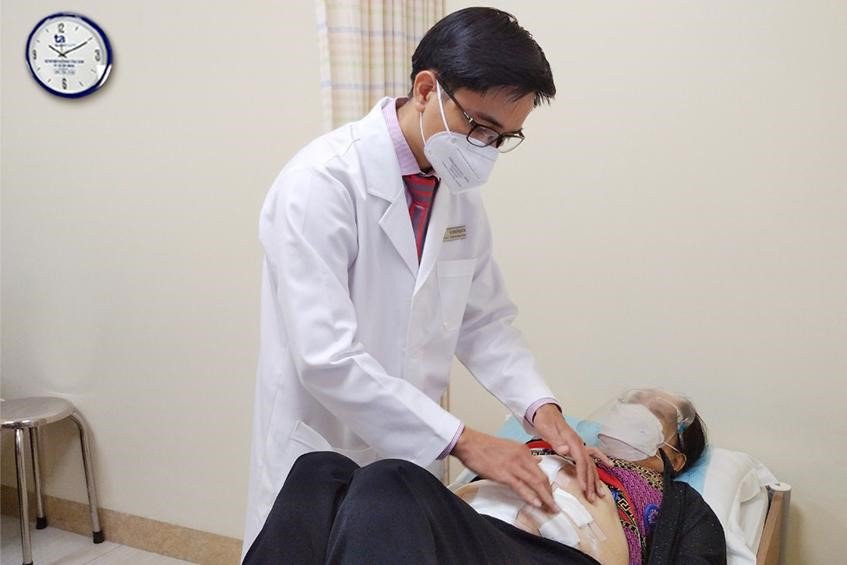 10 ngay xu ly khoi u lon, thoat vi ngoai thanh bung hiem gap-Hinh-2