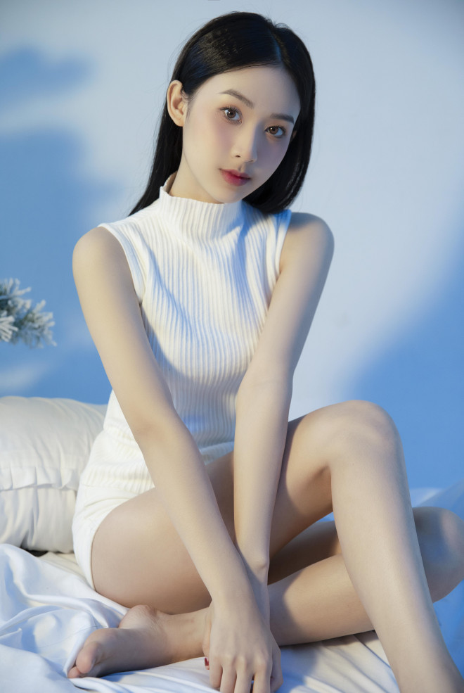 Thời gian tới, Hà Thương sẽ tiếp tục việc học tập chuyên ngành tại Đại học Kinh tế Quốc dân. Bên cạnh đó, cô nàng cũng ấp ủ một số dự định riêng và sẽ công khai khi các bước chuẩn bị được hoàn thiện.