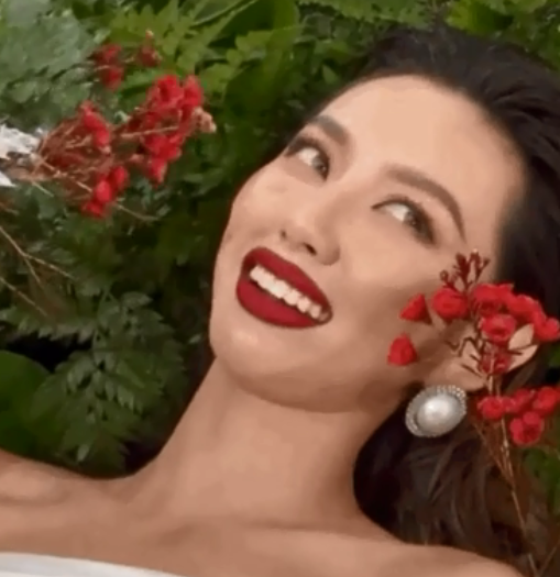 Thuỳ Tiên khoe khoảnh khắc xấu xí trong hậu trường Thuy Tien khoe khoanh khac xau xi trong hau truong