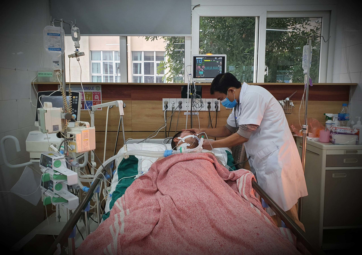 Hôn mê sâu sau khi uống rượu mua tại quầy tạp hóa ảnh 1