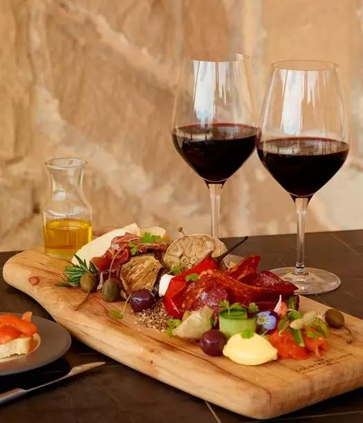 Sai lam khi ket hop ruou vang voi mon an, nhat dinh phai tranh