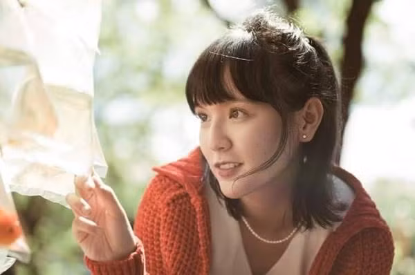 Hai Tu hoa ra tung dong bo phim bi che “noi dung ngo ngan“