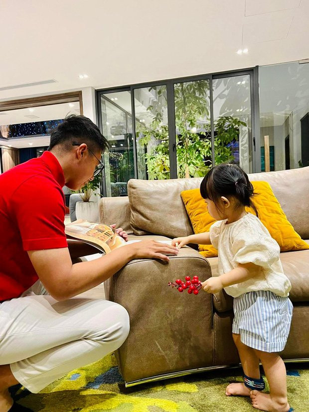 Bạn trai Hương Giang khoe ảnh bên con gái Cường Đô La Ban trai Huong Giang khoe anh ben con gai Cuong Do La