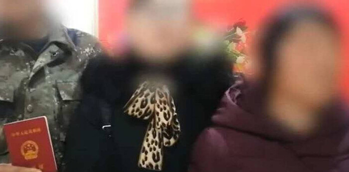 Con dâu đưa mẹ chồng và bố ruột đến nơi đăng ký kết hôn đúng Valentine - Hình 2 Con dau dua me chong va bo ruot den noi dang ky ket hon dung Valentine-Hinh-2