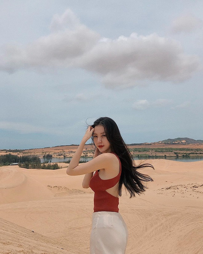 Gần nhất, Ngọc Châm được đồn đoán là "nửa kia" bí mật của Quốc Trường (thủ vai Vũ trong Về nhà đi con) sau story đầy bí ẩn. Nhiều người hy vọng sắp tới, đôi trẻ sẽ công khai mối quan hệ chuẩn "trai tài, gái sắc"