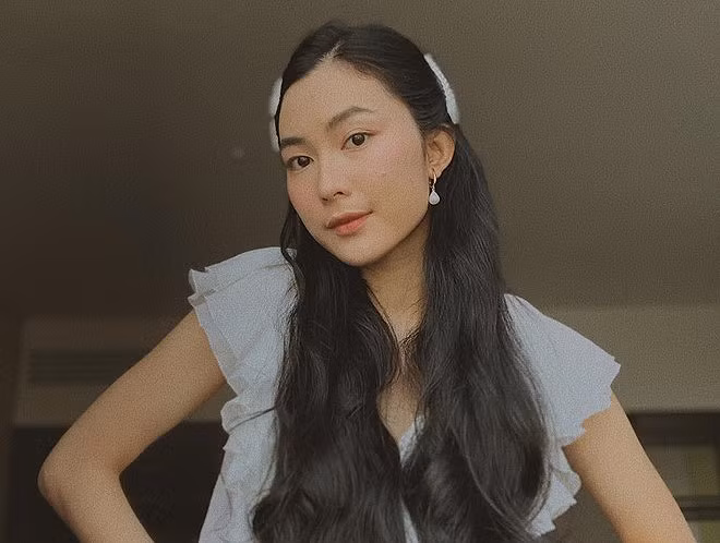 Helly Tống từng nói đây là khoảng thời gian cô yêu mái tóc của mình nhất và chưa có ý định cắt ngắn hơn. Dân mạng, bạn bè của cô cũng nhận xét 9X hợp nhất với gu thời trang đơn giản bởi càng đơn giản, Helly càng có khí chất và sức hút.