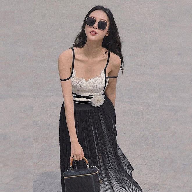 Ngọc Châm sở hữu vóc dáng thanh mảnh, gương mặt trái xoan, sống mũi cao, thẳng. 9X theo đuổi phong cách lịch sự, sang chảnh và thi thoảng "đổi gió" sang sexy. Trước đây, Ngọc Châm từng dính tin đồn tình cảm với Decao (Cao Minh Thắng) - bạn trai hiện tại của hot girl Châu Bùi. Tuy nhiên, cả hai đều im lặng trước thông tin này.