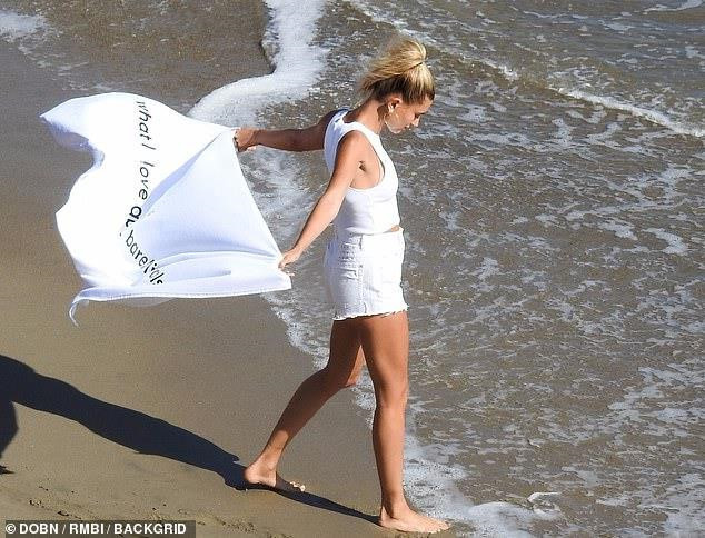 Sau khi tuyên bố đính hôn với Justin Bieber vào tháng 7/2018, Baldwin trở thành một trong những tên tuổi được quan tâm. Hình ảnh cô ngày càng trở nên đẹp trong mắt công chúng. Hiện, tài khoản Instagram của Baldwin có 20,5 triệu lượt theo dõi với số lượng tương tác ngày càng cao.