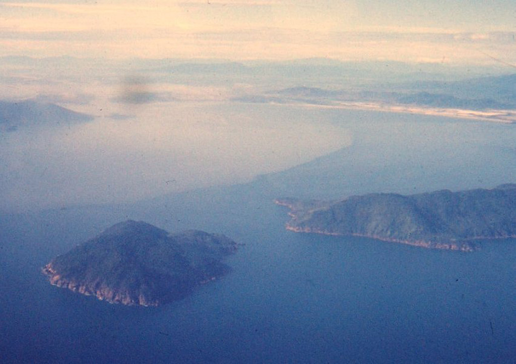 Cảnh biển miền Trung năm 1967 nhìn từ một chuyến bay đến Huế. Ảnh: joel39/ Jalbum.net.