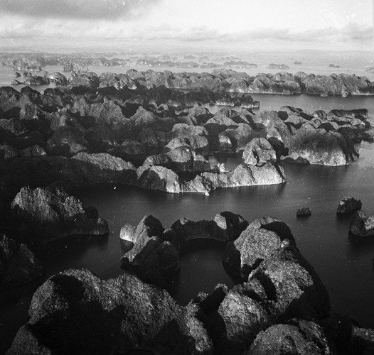 Thởi điểm này, mới chỉ có một phần nhỏ của vịnh Hạ Long được khám phá.