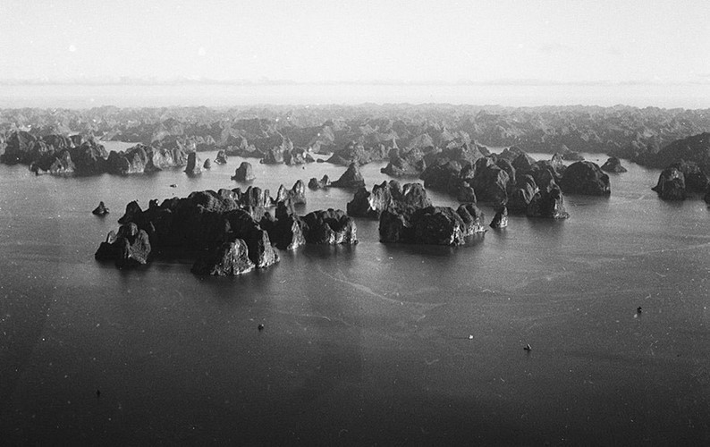 Vào thập niên 1950, Vịnh Hạ Long vẫn còn là một kỳ quan thiên nhiên chưa được quốc tế biến đến rộng rãi.