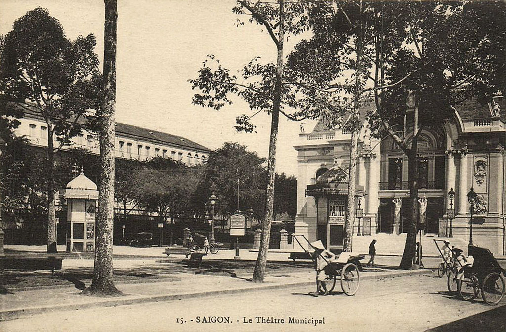 Sau năm 1975, nhà hát được trả lại chức năng ban đầu là tổ chức biểu diễn nghệ thuật. Năm 1998, nhân dịp 300 năm khai sinh Sài Gòn, Nhà hát Lớn được trả lại phong cách kiến trúc ban đầu với việc phục chế với một số trang trí, điêu khắc nổi ở mặt tiền nhà hát.