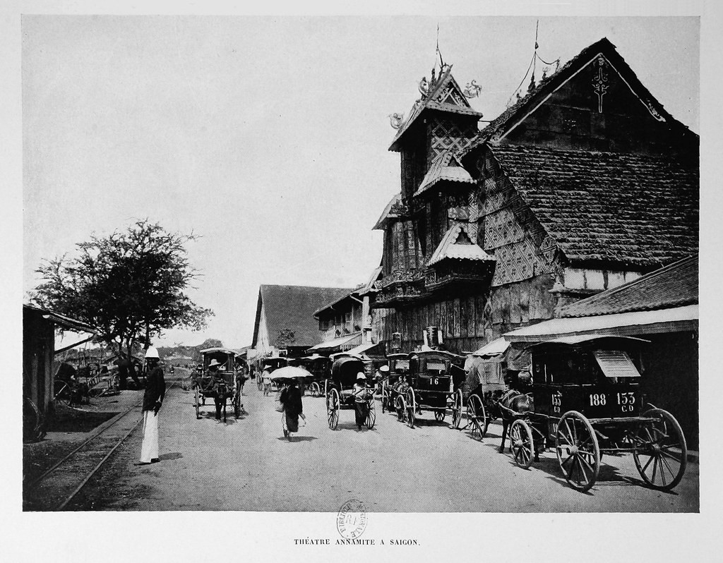 Trước khi được xây dựng, khu đất của hội quán vốn là một nhà hát (ảnh).