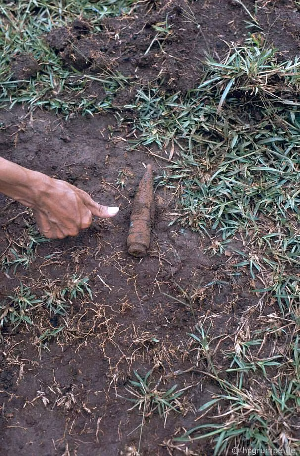 “Một vài ngày trước, hai người thu gom phế liệu đã bị chết bởi vụ nổ lựu đạn”, ông Hans-Peter Grumpe kể.