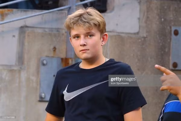 Được biết, cậu con út nhà Trump là một fan nhiệt thành của môn thể thao vua. Câu lạc bộ yêu thích của Barron là pháo thủ thành London - Arsenal.