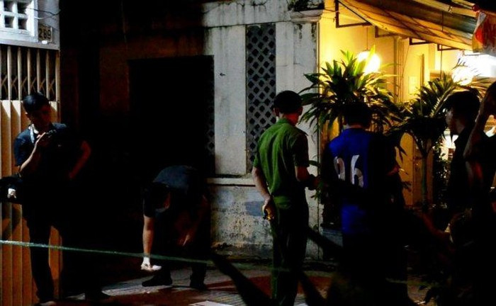 Gai xinh 9x cam dao dam chet “tinh dich” trong nha nghi vi ghen