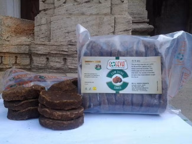 Bánh phân bò được rao bán trên Amazon, eBay cũng như một số trang thương mại điện tử khác.