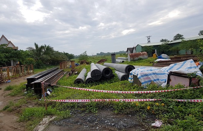 Một điểm thi công dang dở khác của dự án tại xã Phú Nhuận, huyện Cai Lậy, tỉnh Tiền Giang.