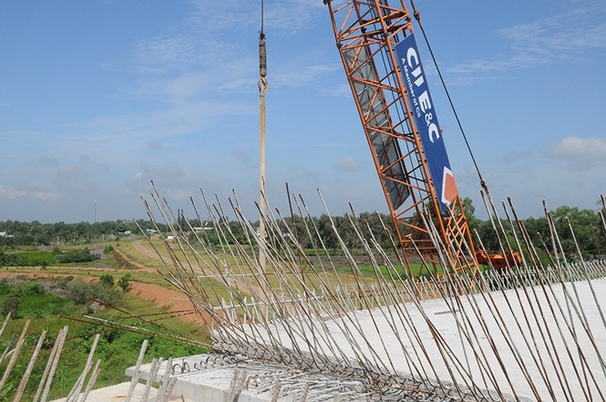 Công trường bỏ không vì công nhân đã nghỉ việc hơn 3 tuần nay do không được trả lương.