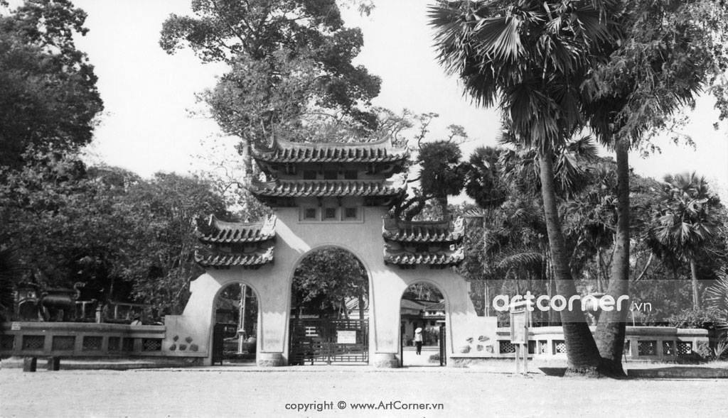 Lăng Lê Văn Duyệt (lăng Ông Bà Chiểu), một di tích lịch sử nổi tiếng của Sài Gòn, 1965.