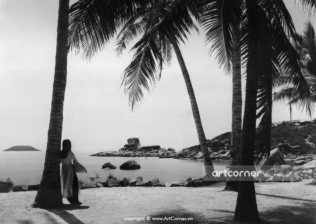 Thắng cảnh Hòn Chồng ở Nha Trang năm 1969.