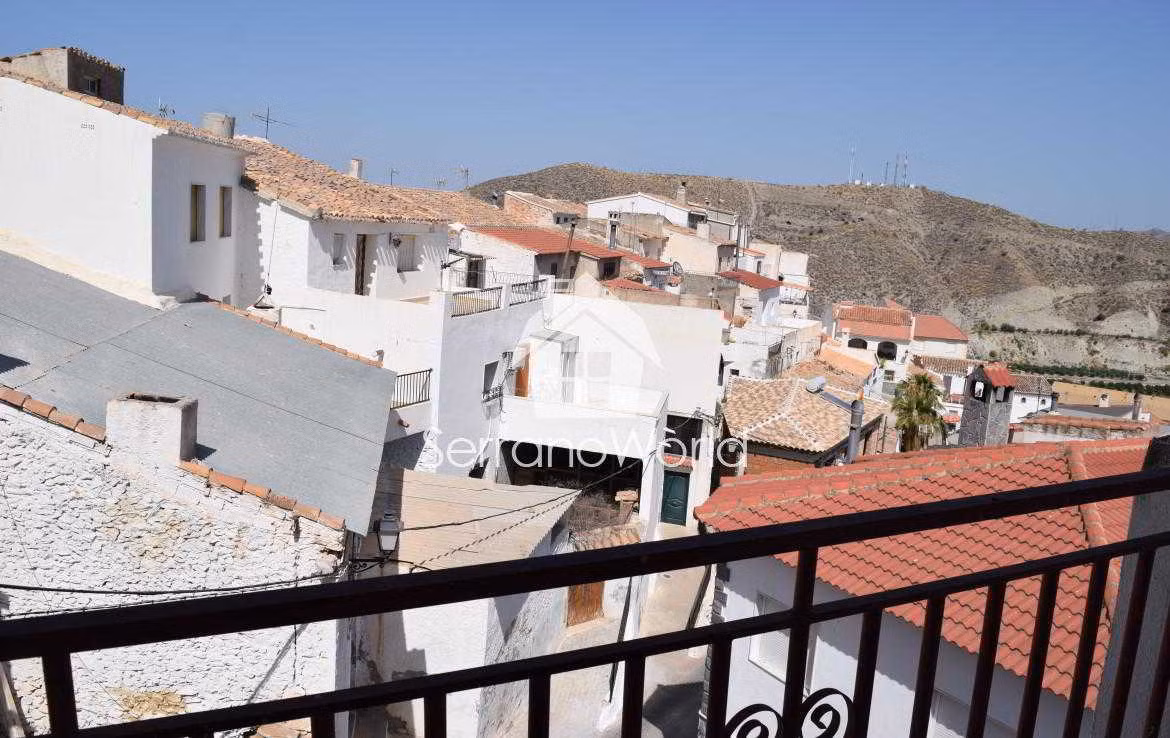 Trưởng làng Lijar là ông Don Miguel Garcia Saez đã tuyên chiến với Pháp vào ngày 14/10/1883. Ông được hậu thuẫn bởi 300 dân làng đang sục sôi căm phẫn.