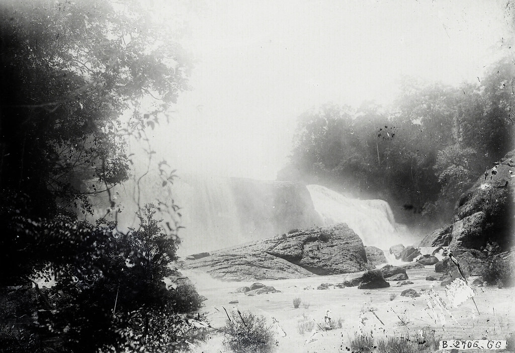Thác gougah cách Đà Lạt 37 km, ngày nay cũng chịu chung số phận với thác Liên Khương.
