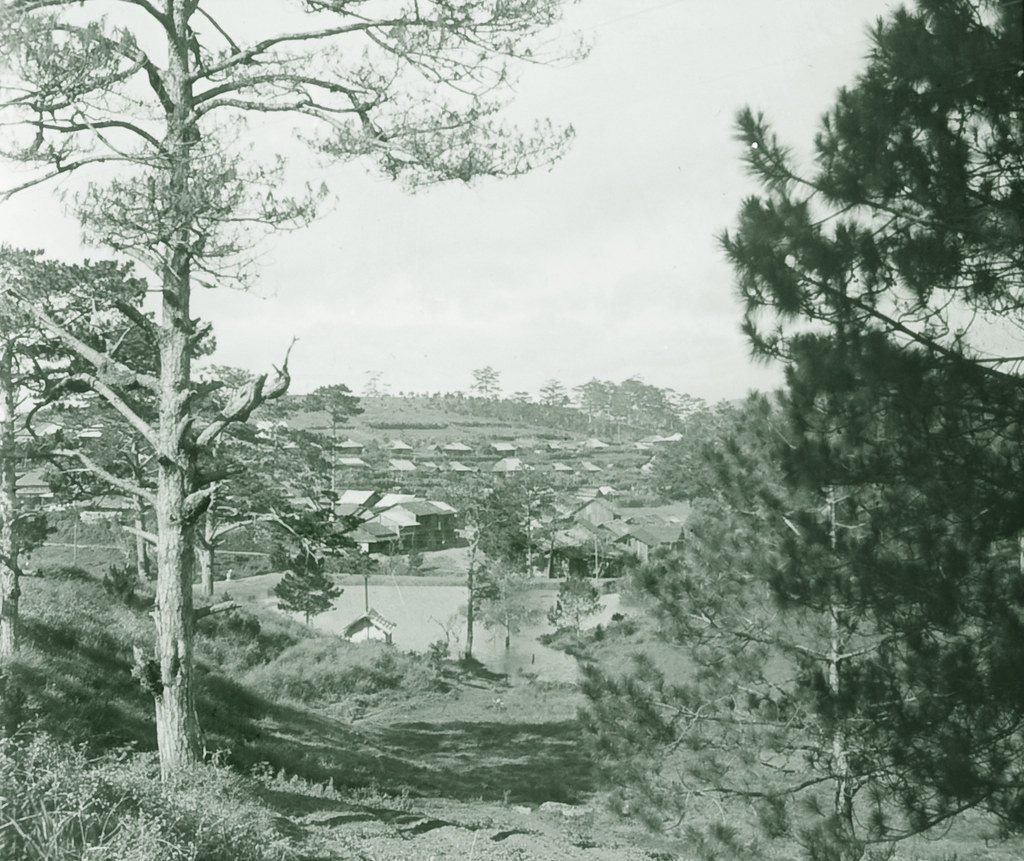 Một bản làng gần Đà Lạt.