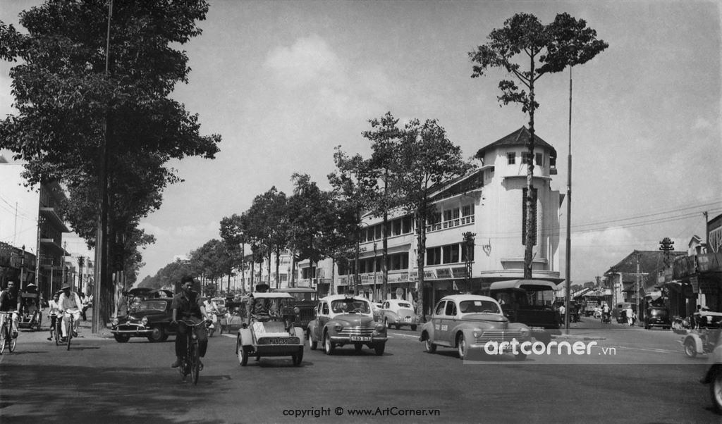 Đại lộ Trần Hưng Đạo, góc Trần Hưng Đạo - Bùi Viện, 1957.