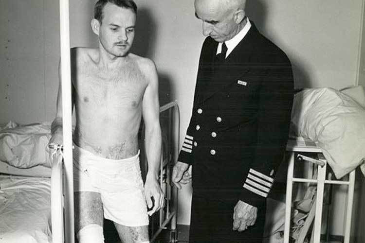 Stanley đã cho cấy ghép tinh hoàn của các tù nhân trẻ tuổi mới bị xử tử vào những người đàn ông lớn tuổi hơn đang chịu bản án chung thân.