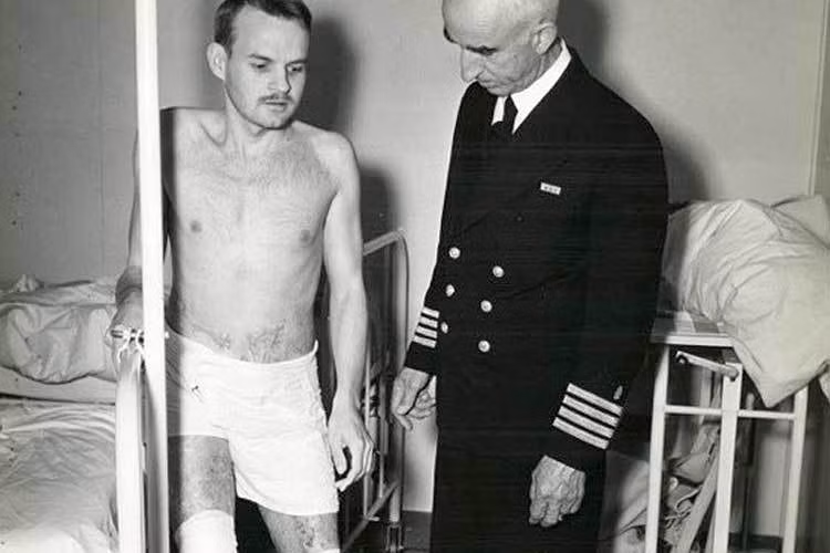 Stanley đã cho cấy ghép tinh hoàn của các tù nhân trẻ tuổi mới bị xử tử vào những người đàn ông lớn tuổi hơn đang chịu bản án chung thân.