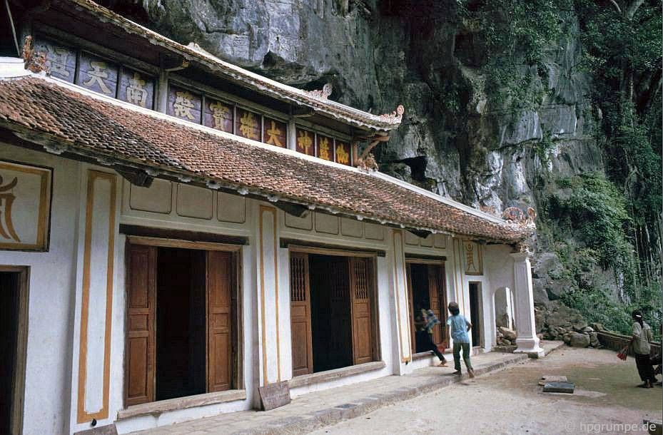 Chùa Bích Động - ngôi chùa quan trọng nhất trong quần thể danh thắng Tam Cốc - Bích Động.