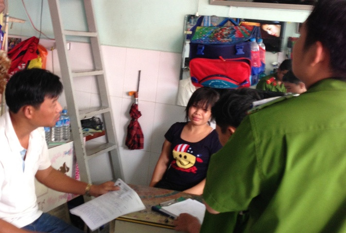 Chị Sáng suy sụp hoàn toàn khi con liên tục gặp nạn và nay phải vĩnh viễn mất con.