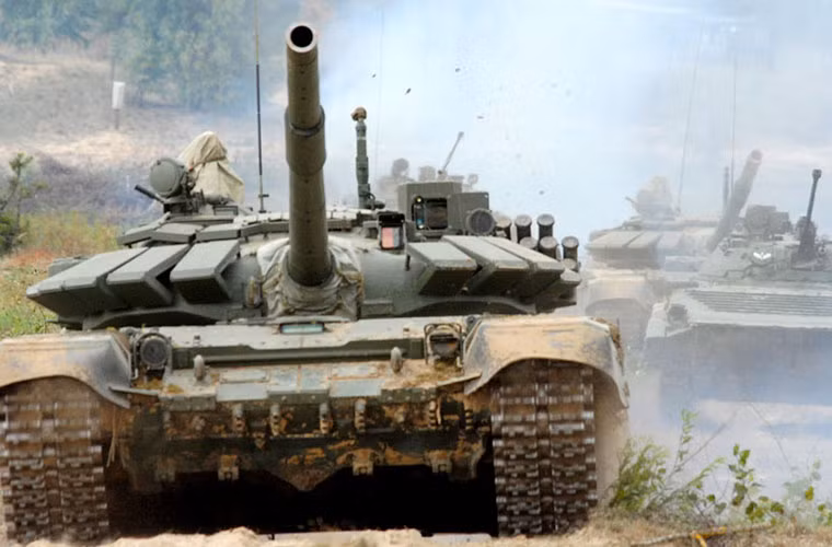 T-72B3 được nâng cấp cải tiến với giáp phản ứng nổ thế hệ mới Kontakt-5 (bố trí quanh tháp pháo khá giống của T-90), lắp hệ thống nạp đạn tự động cải tiến. Xe cũng sở hữu hệ thống điều khiển hỏa lực và máy tính đường đạn thế hệ mới đem lại khả năng bắn chính xác hơn.