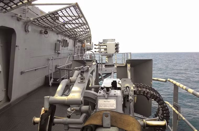 Cận cảnh bệ pháo điều khiển bằng tay hoặc tự động 30mm.