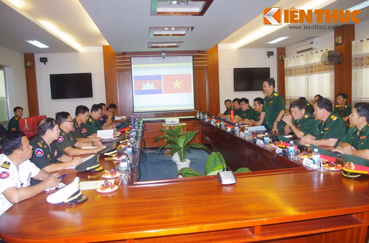 Tại buổi làm việc, Đại tá Bùi Sơn Hà - Phó Hiệu trưởng Nhà trường khẳng định: “đây là một trong những hoạt động góp phần tăng cường tình đoàn kết hữu nghị, gắn bó giữa quân đội hai nước nói chung, Bộ đội TTLL hai quân đội nói riêng, thể hiện mối quan hệ truyền thống giữa hai dân tộc và nhân dân hai nước”.