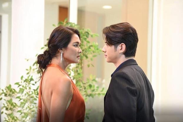 Phat hien chong di du lich voi bo, vo cao tay chan moi duong