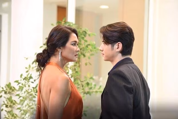 Phat hien chong di du lich voi bo, vo cao tay chan moi duong